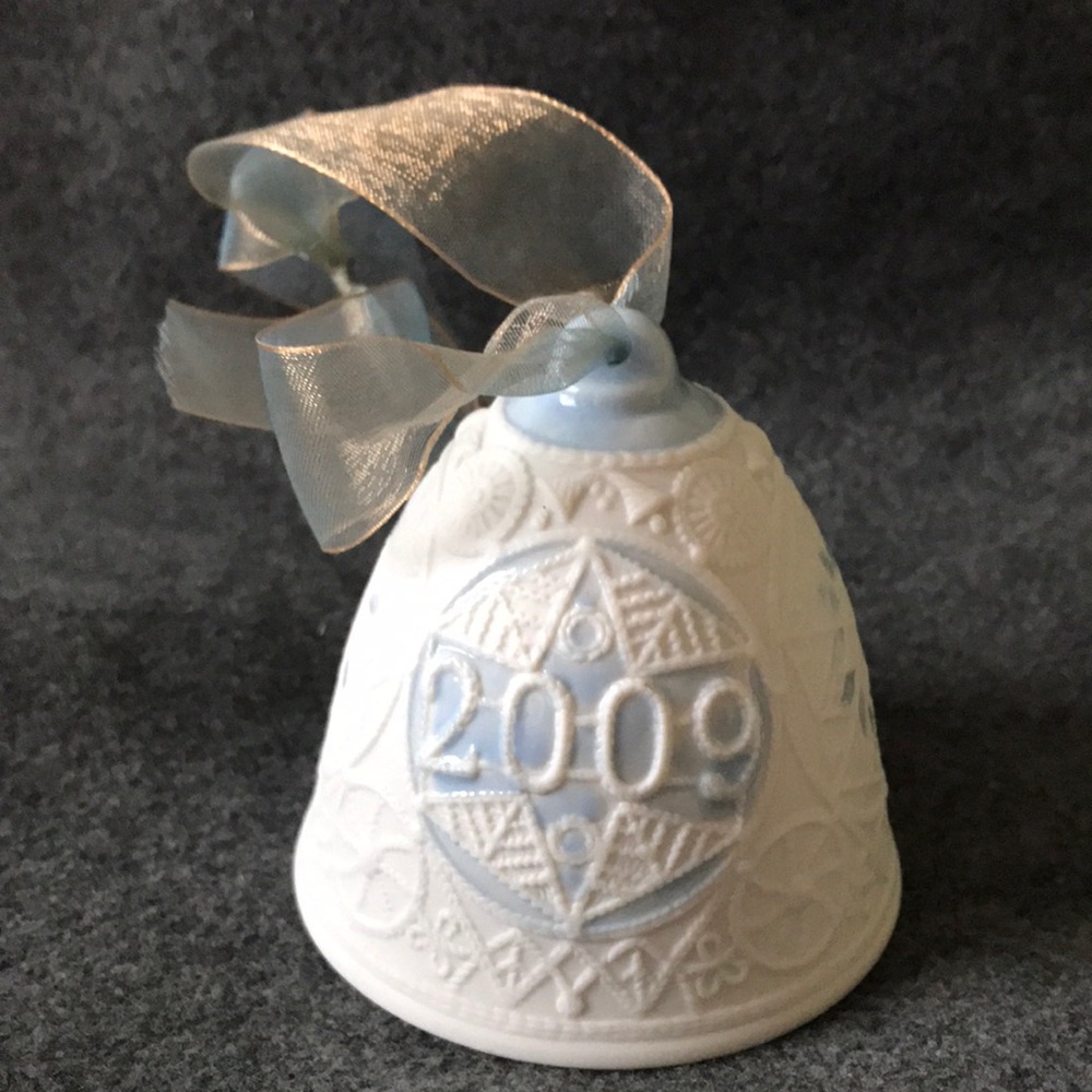 Lladro Christmas bell ornament 2009